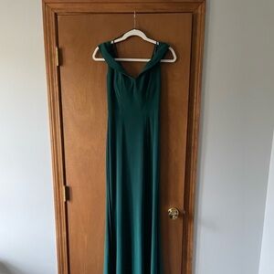 Green dress perfect for as a wedding guest